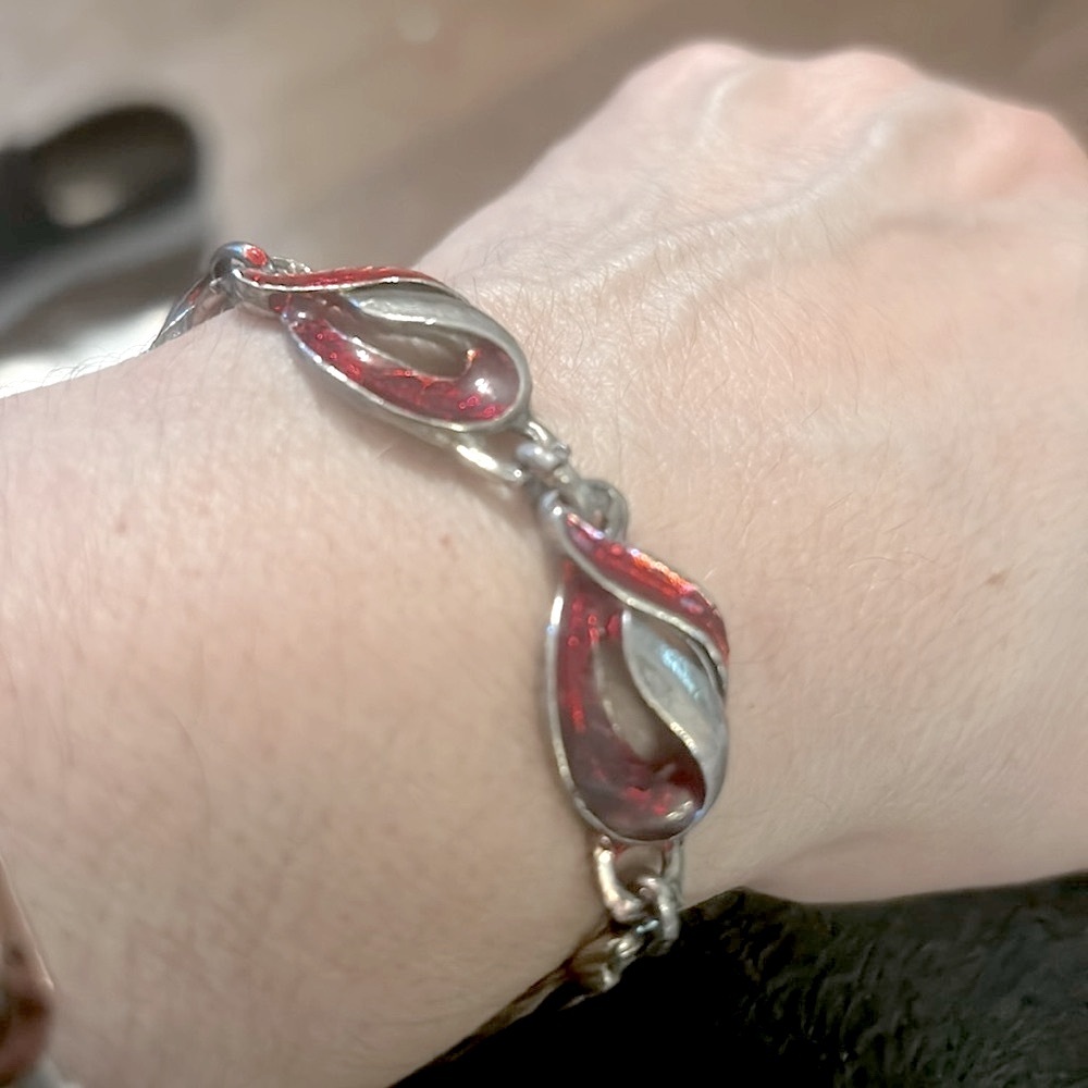 Vintage Red Swirl Enamel Link Bracelet Toggle Size 7 - 71/4"